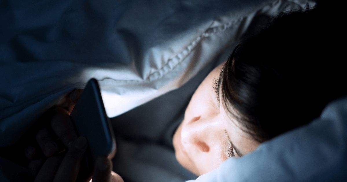 Blame Your Screens For Sleepless Nights!